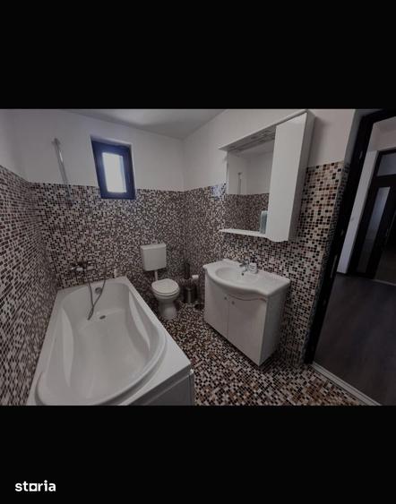Casă cu 9 camere cu Teren 174 Mp în Colentina