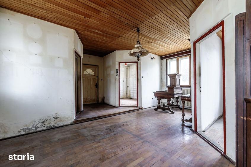 Casă cu 5 camere cu Teren 716 Mp în Pârneava