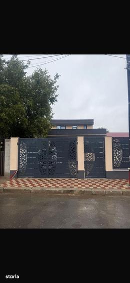 Casă cu 4 camere cu Teren 230 Mp în Central