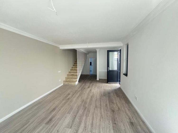 Duplex cu 3 camere cu Canalizare în Sânpetru