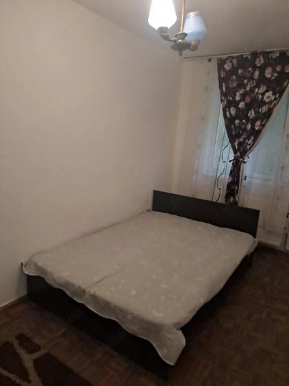 Apartament cu 3 camere semidecomandat în Exterior Vest