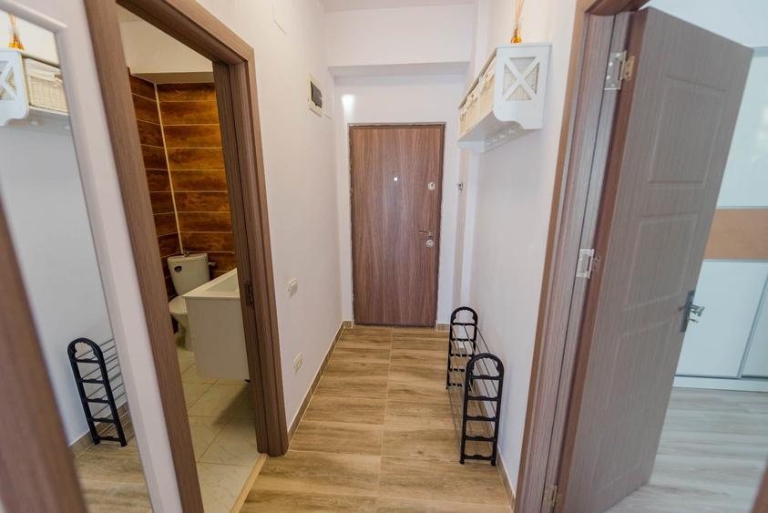 Apartament cu 2 camere decomandat, mobilat în Universitate