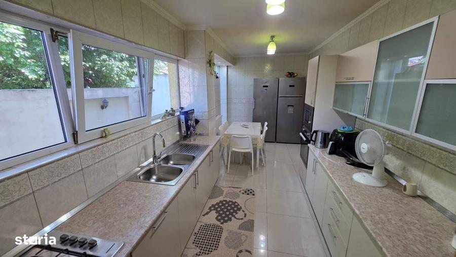 Casă cu 4 camere în Colentina