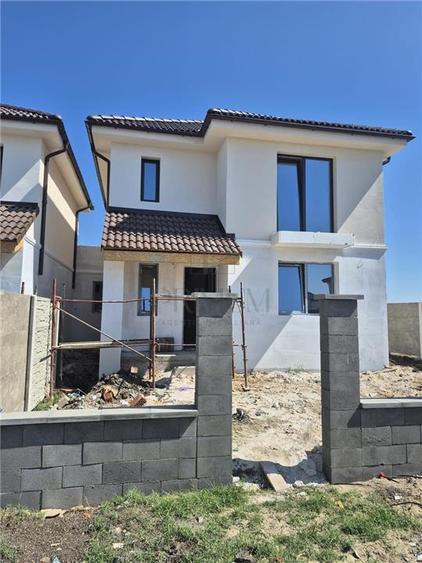 Duplex cu 4 camere cu Teren 300 Mp în Moșnița Nouă