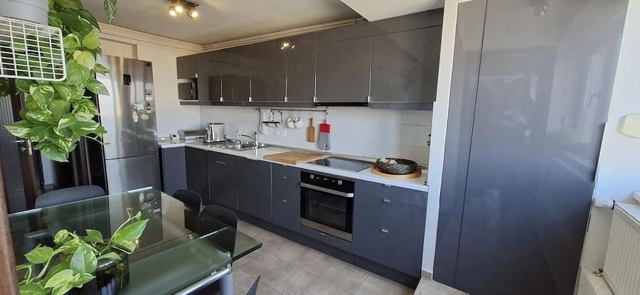 Apartament cu 4 camere decomandat în Olimpia-Stadion