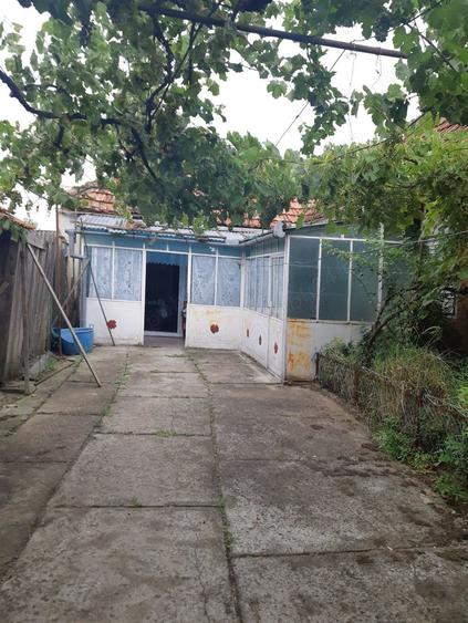 Casă cu 5 camere cu Teren 2700 Mp în Ineu