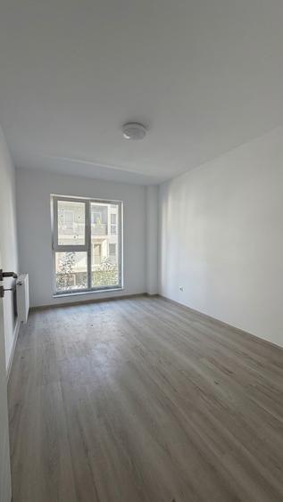 Apartament cu 3 camere semidecomandat în Florești