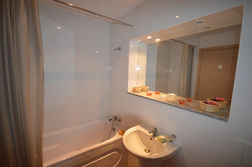 Apartament cu 2 camere decomandat, mobilat în P-ța Alba Iulia