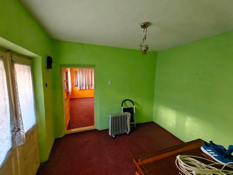 Casa solidă și teren în Zona Islaz pe Strada Mărului - 9