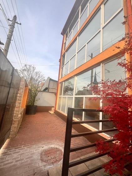 Casă individuală cu 5 camere cu Teren 180 Mp în Rahova