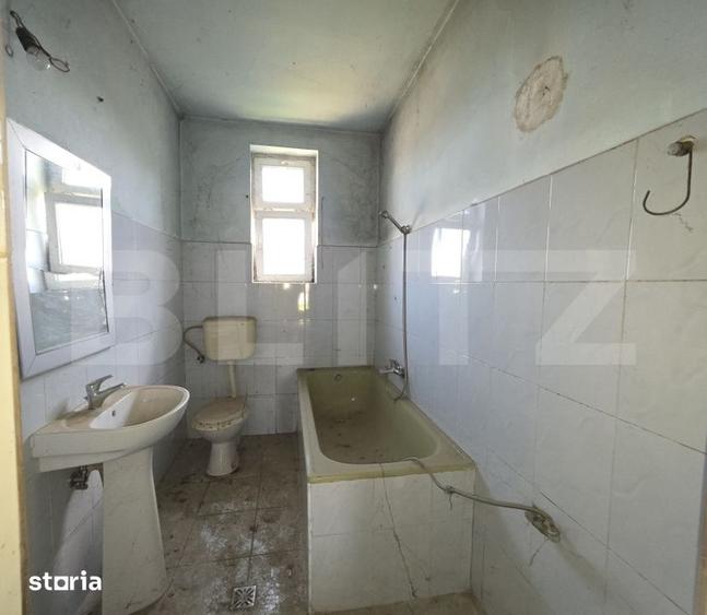 Casă cu 2 camere cu Teren 3043 Mp în Păulești