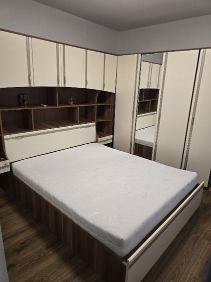 Apartament cu 3 camere semidecomandat în Podu Roș