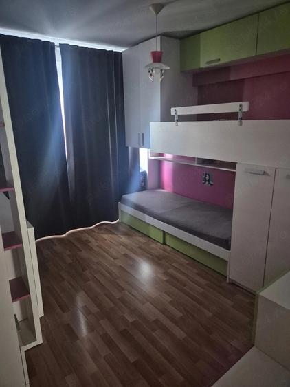 Apartament cu 3 camere decomandat în Aradului