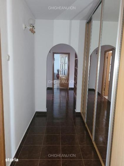 Apartament cu 4 camere decomandat în Vitan