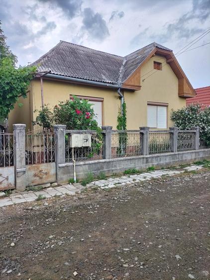 Casă cu 4 camere cu Teren 850 Mp în Central