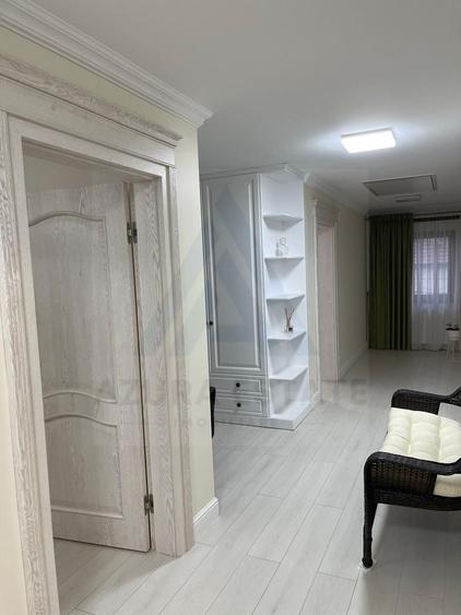 Casă individuală cu 8 camere cu Canalizare în Lazaret