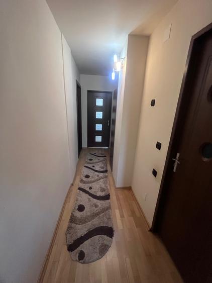 Apartament cu 3 camere semidecomandat în Exterior Vest