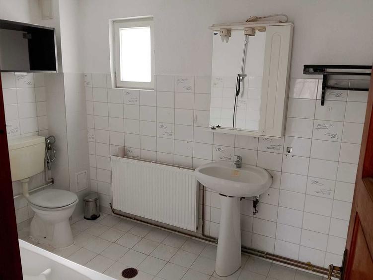 Casă cu 3 camere în Central
