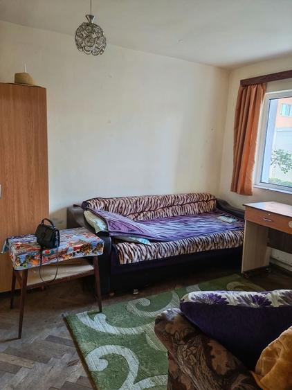 Garsonieră decomandată în Central