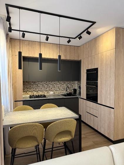 Apartament cu 3 camere semidecomandat, mobilat în Berceni