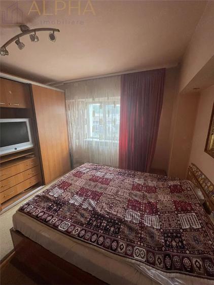 Apartament cu 3 camere decomandat în Independenței