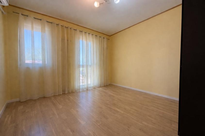 Apartament cu 3 camere semidecomandat în Iancului