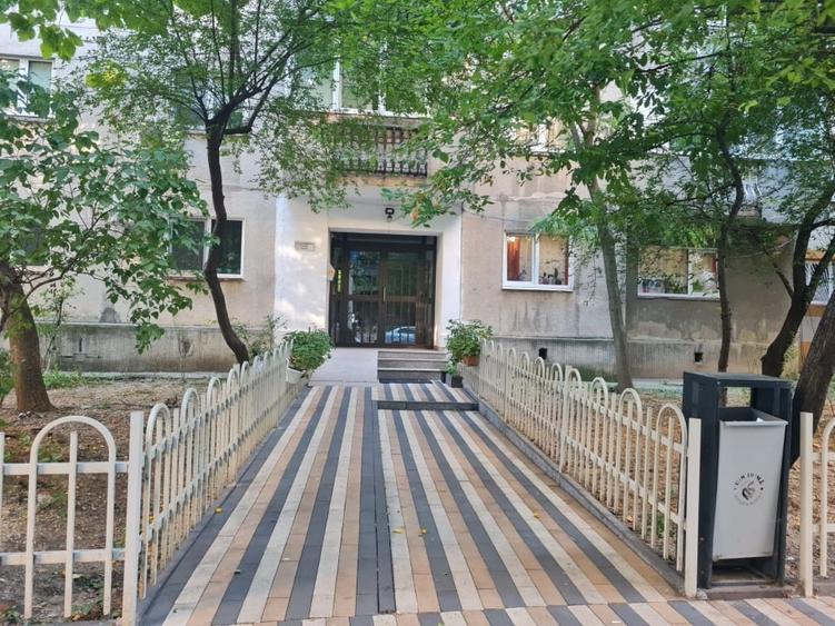 Apartament cu 3 camere decomandat în Sebastian