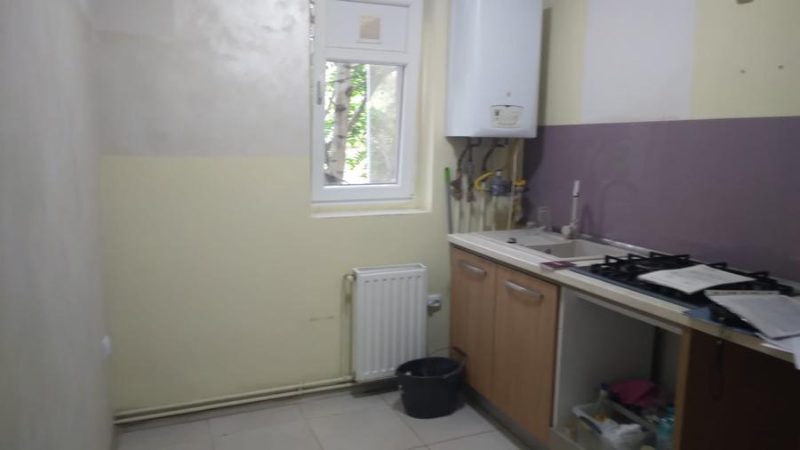 Apartament cu 3 camere decomandat, mobilat în Vitan Mall