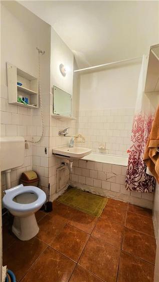 Apartament cu 4 camere decomandat în Micro 16