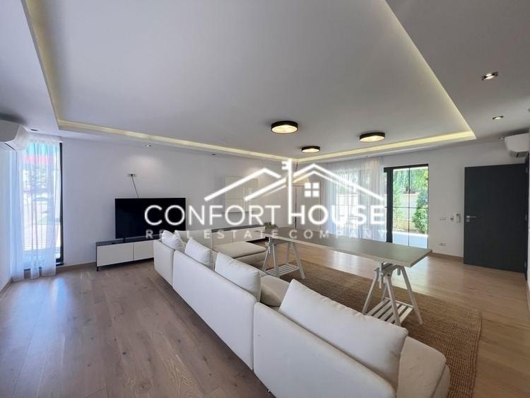 Duplex cu 6 camere cu Canalizare în Iancu Nicolae