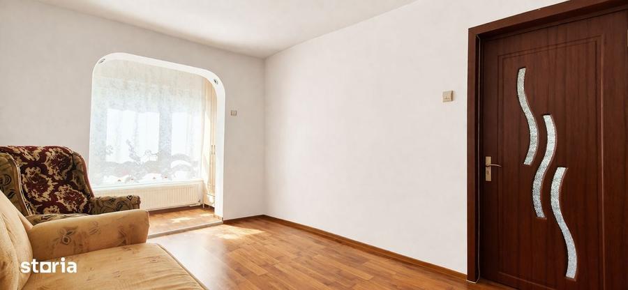 Apartament cu 3 camere decomandat în Petros