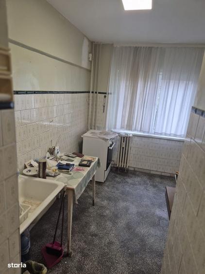 Apartament cu 4 camere decomandat în Drumul Taberei