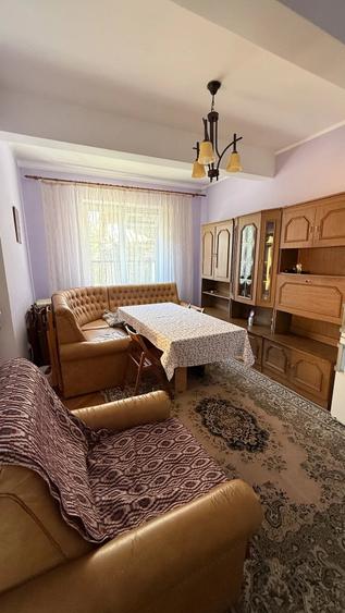 Apartament cu 3 camere semidecomandat în Săvinești