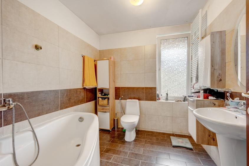 Casă individuală cu 5 camere cu Garaj în Snagov