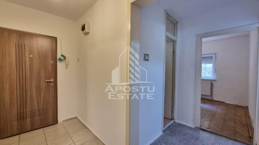 Apartament cu 3 camere decomandat în Aradului