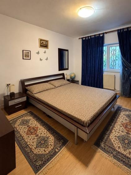 Casă cu 12 camere cu Canalizare în Central