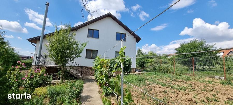 Casă cu 5 camere cu Teren 2000 Mp în Central