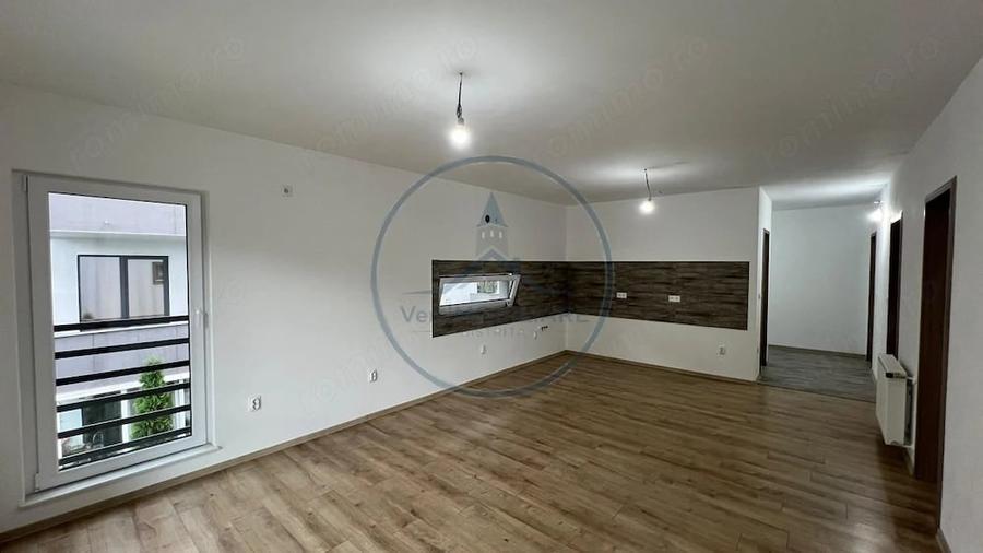 Apartament cu 4 camere decomandat în Central