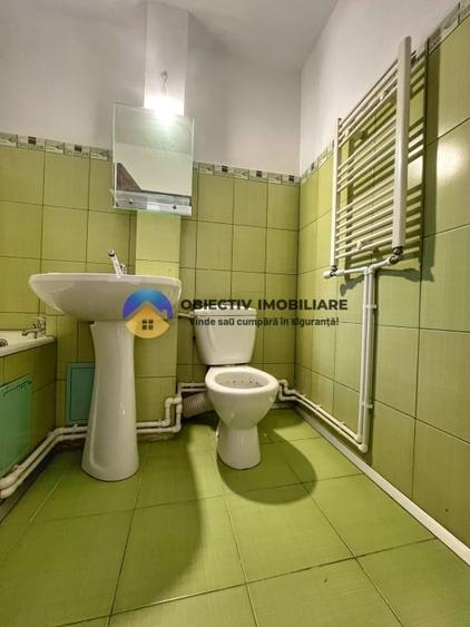 Apartament cu 3 camere semidecomandat în Mărăței