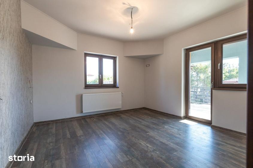 Casă cu Teren 1800 Mp în Răzvad