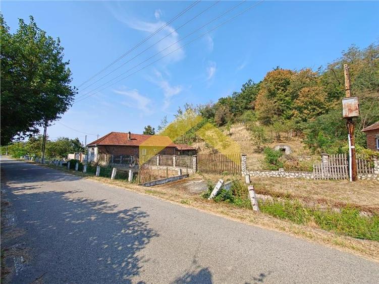 Casă individuală cu 3 camere cu Teren 2504 Mp în Cuiaș