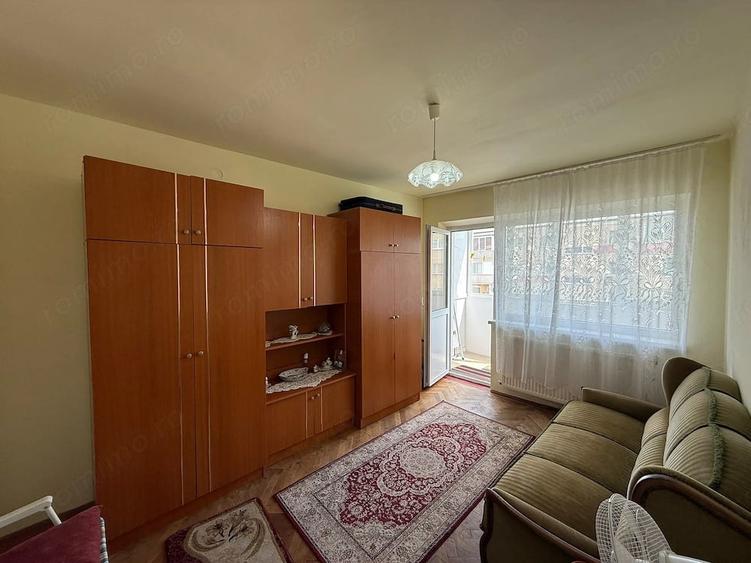 Apartament cu 2 camere semidecomandat în Gojdu