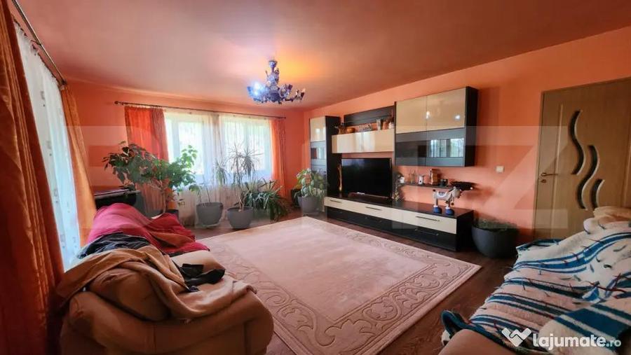 Casă cu 4 camere cu Teren 1232 Mp în Central