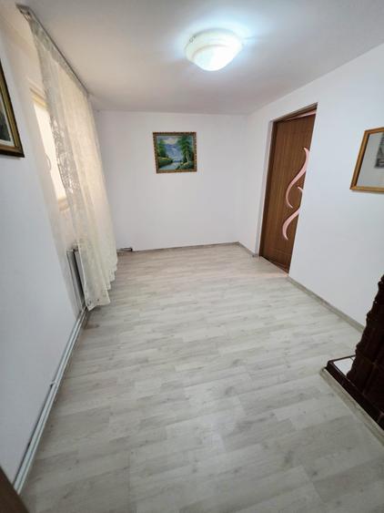 Casă renovată cu 6 camere, teren 557 mp – Berceni, Prahova - 42
