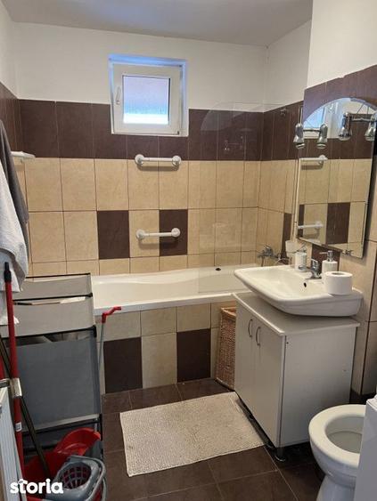 Apartament cu 2 camere decomandat în Valea Aurie