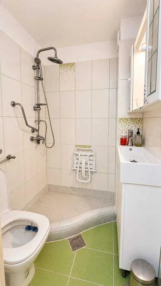 Inchiriez ap. 3 camere renovat 1 8, 1990 dec. primul chirias - 8