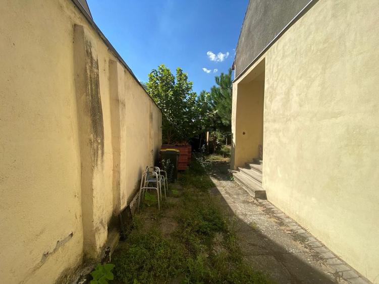 Casă individuală cu 3 camere cu Canalizare în Central