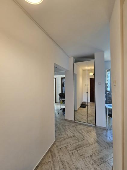 Apartament cu 3 camere decomandat în Tineretului