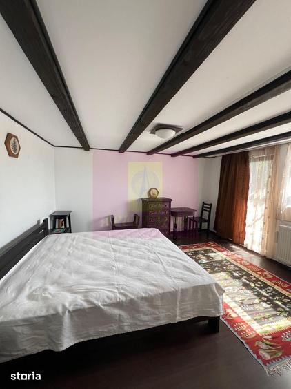 Casă cu 6 camere cu Teren 1593 Mp în Central