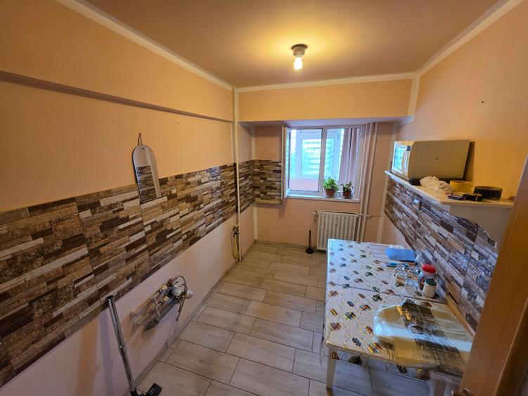 Apartament cu 3 camere decomandat în Doamna Ghica
